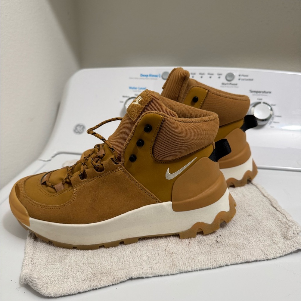 Nike Woodside High Boots Wheat Flax